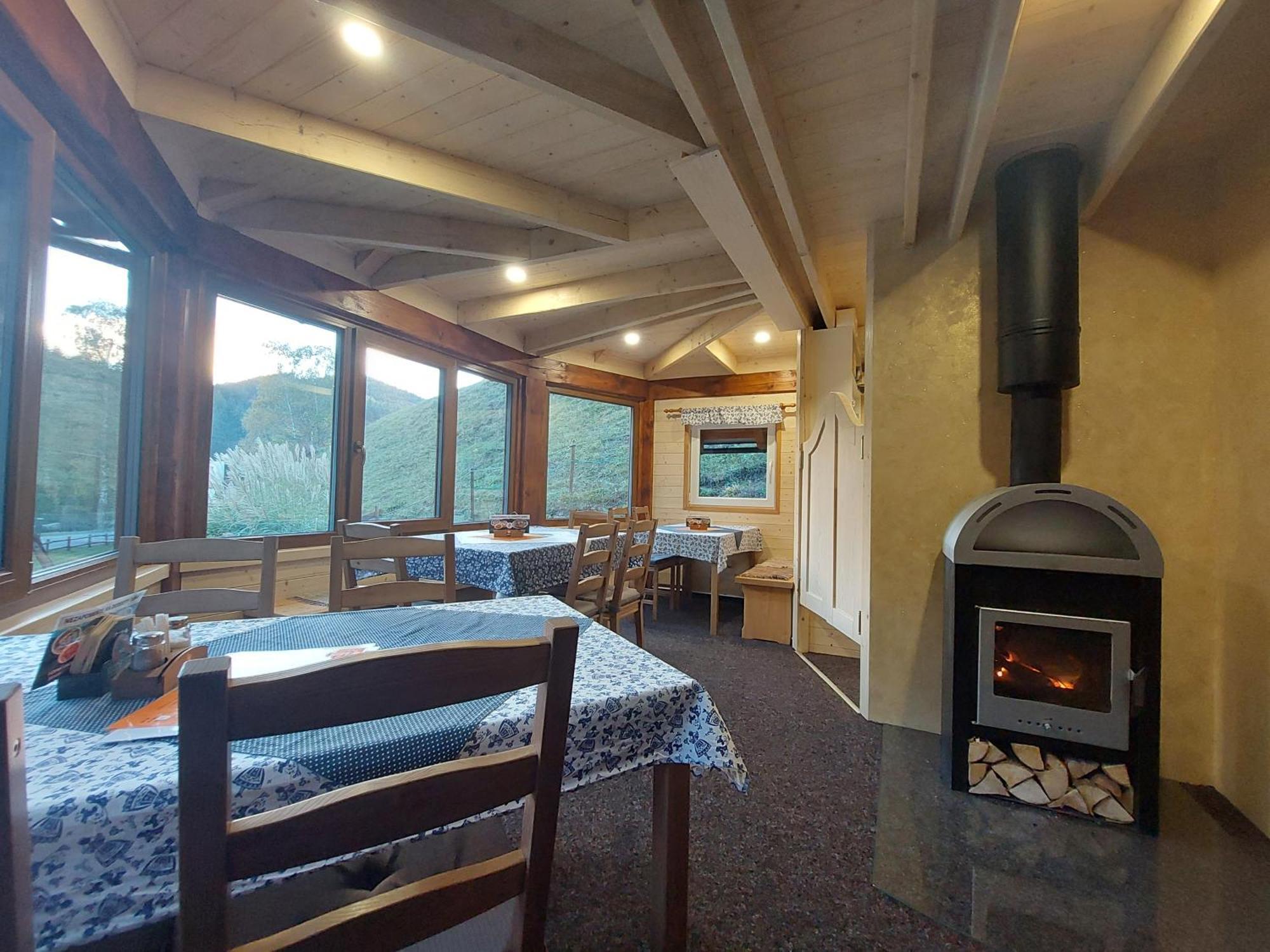 U Vesele Lisky Hotel Hutisko ภายนอก รูปภาพ